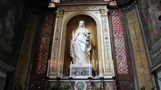 教会内の聖ルチアの像
