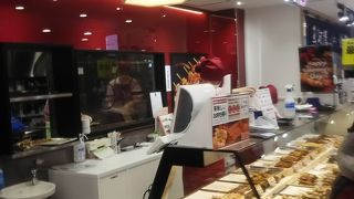 焼鳥のテイクアウトの店です　