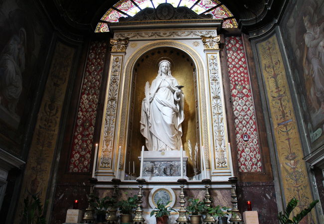教会内の聖ルチアの像