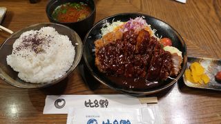 ライス、キャベツ、赤だしお替り自由