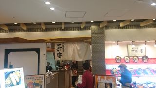 空港内のそば屋