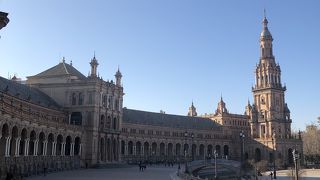 文化的で美しい広場