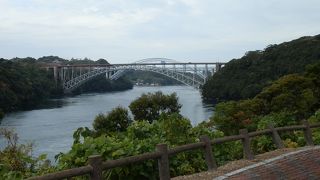 最大の魅力は新西海橋の下を流れる針尾瀬戸