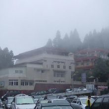 駐車場から見た阿里山駅