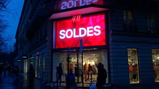 H & M もしっかりセールをやってくれます。お買い得です。