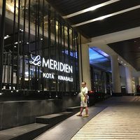 エントランス付近　モダンです