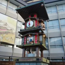 朝8時のカラクリ人形の登場