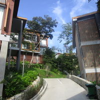 坂を上り部屋に行きます