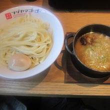 魚介つけ麺（890円）＋煮卵（110円）で丁度1000円！