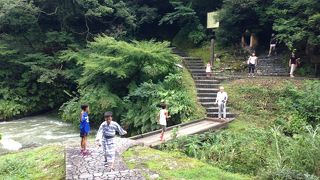 山中温泉で見られる川、です。大聖寺川の渓谷』by wakupaku2｜鶴