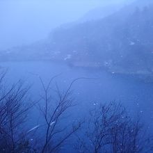 雪が舞っていました。