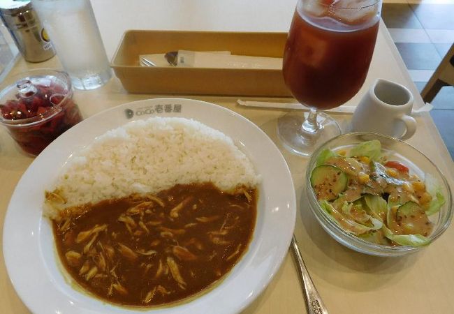 トッピングメニューばかりで、普通のカレーライスってないんです。