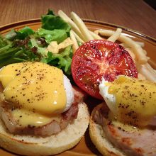 エッグベネディクト