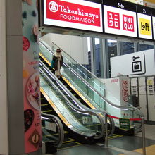 恐ろしく遅いエスカレーター