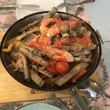 カタプラーナ鍋。マテ貝やエビがおいしい！