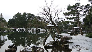 兼六園内の池