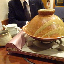 鍋です。タジン鍋みたいですね。