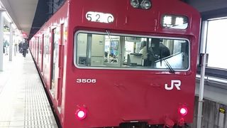 全線直通は「特急はまかぜ」のみです。