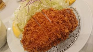 ロースカツ定食は秋田のこまち豚も選べる