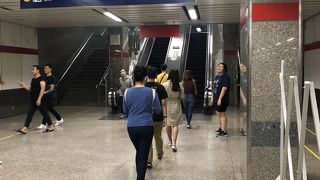 ウィークエンドマーケットの最寄りではないです