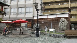 足湯やからくり時計があります。