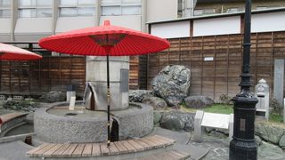 視線が気になって落ち着いてつかっていられません。