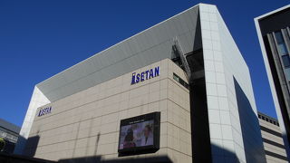 大きくて綺麗な百貨店