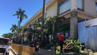 マクタン島の空港近くのショッピングモール！