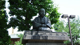 浅草寺境内の銅像