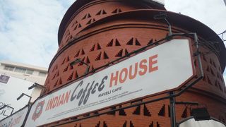 らせんテーブルのコーヒーショップ