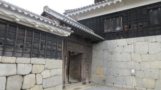 有料エリアの3つ目の門です。