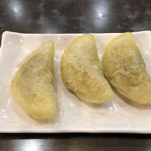 エビ入りの揚げ餃子のよう