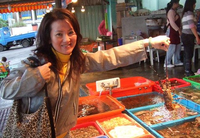 今まで見た中では、取り扱われている魚介類は量、質とも最大でした。