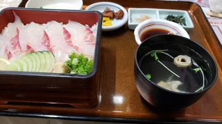 鯛めしを味わう、他店よりちょっと安いかな