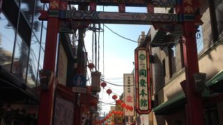 朝は閑散としていますね。