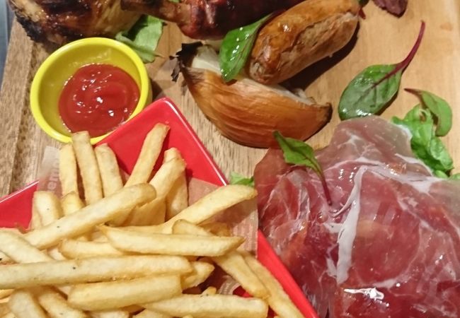 リーズナブルに骨付き鶏