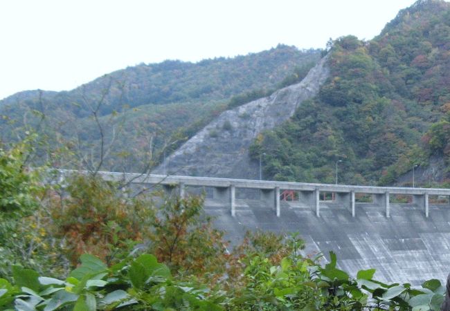 東山温泉街の上流にあるダム