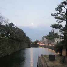 一の橋から眺めるお堀の様子