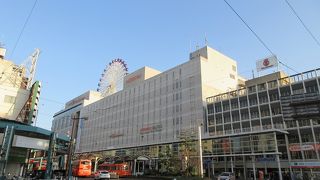 人口50万の松山を代表する百貨店です。