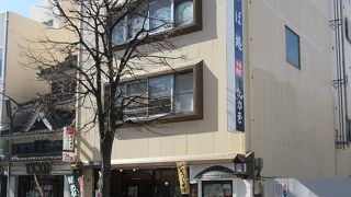 松本城から程近い、信州そばのお店です。