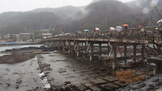 雨の降る日の渡月橋