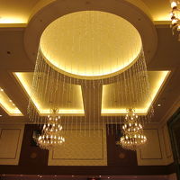 ロビーの超豪華なシャンデリア！