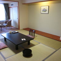 上品でゆったりとした和室