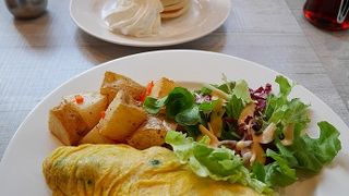 １枚１００円のパンケーキとお替り自由のコーヒー満足です。