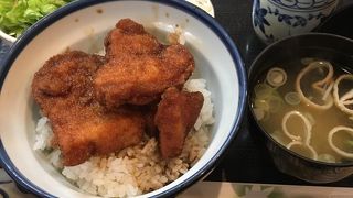 カリカリの薄衣にソースがさらりとしていて食べやすい