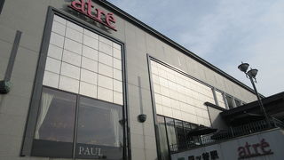 お洒落なお店が多いです。この日はPaulでパンを購入して帰りました。