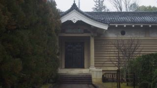 仁和寺の貴重な文化財がある