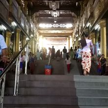 延々と階段が続く