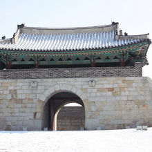 水原華城の蒼龍門