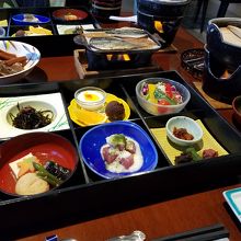 白いご飯が進む朝食